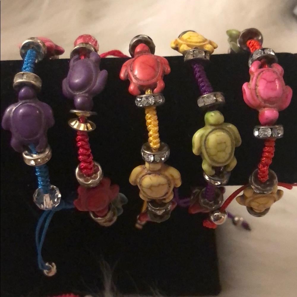 NWOT Turtle macrame bead bracelet